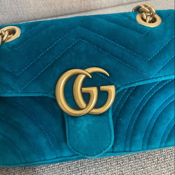 Gucci Marmont Shoulder Bag in Vibrant Emerald Green with Gold Chain - Picture 5 of 6